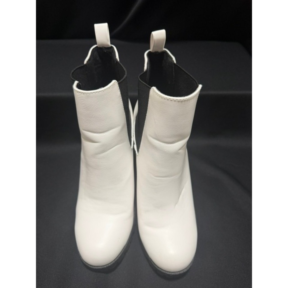 Soda Glove White Chelsea Ankle Boots Block Heel Lug Sole Womens Size 7